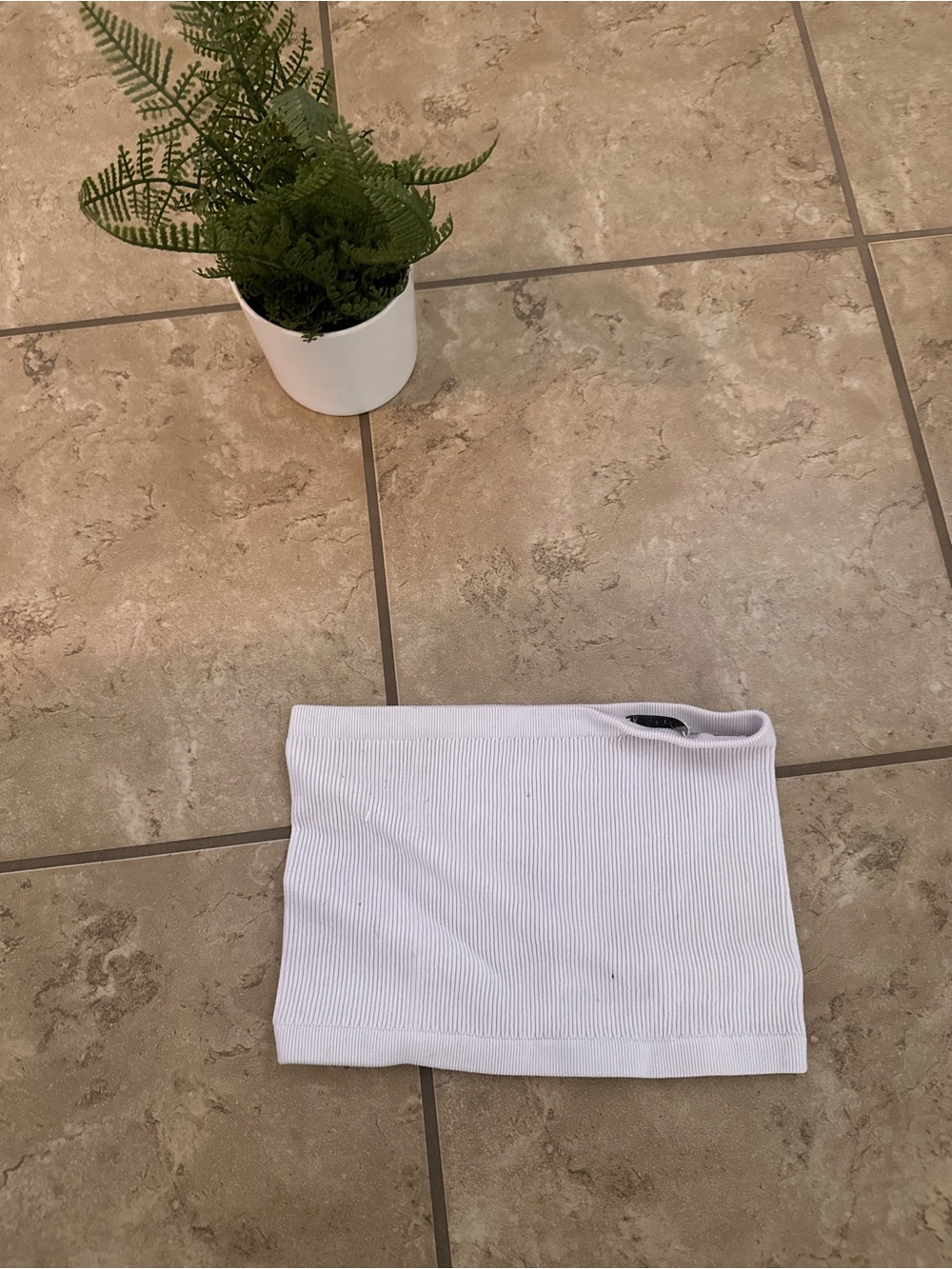 WHITE SEAMLESS TUBE TOP